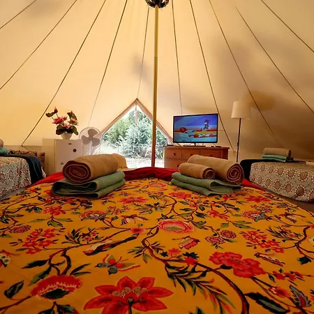 Privates- Luxurioeses Glamping Mit Solarbeheiztem Schwimmbad Tv Und Wi-fi By Interhome
