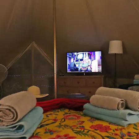 Privates- Luxurioeses Glamping Mit Solarbeheiztem Schwimmbad Tv Und Wi-fi By Interhome Tábua