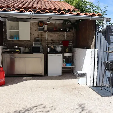 Privates- Luxurioeses Glamping Mit Solarbeheiztem Schwimmbad Tv Und Wi-fi By Interhome