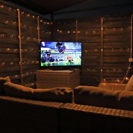 Privates- Luxurioeses Glamping Mit Solarbeheiztem Schwimmbad Tv Und Wi-fi By Interhome Apartment
